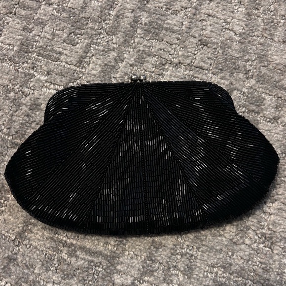 Extē Spade Beaded Clutch with Kiss Lock - Picture 5 of 7